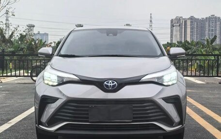 Toyota C-HR I рестайлинг, 2022 год, 1 930 000 рублей, 3 фотография