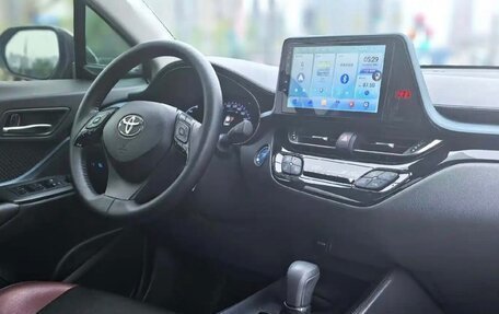 Toyota C-HR I рестайлинг, 2022 год, 1 930 000 рублей, 7 фотография