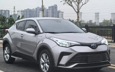 Toyota C-HR I рестайлинг, 2022 год, 1 930 000 рублей, 5 фотография