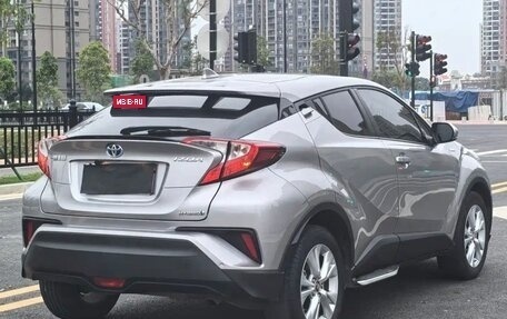 Toyota C-HR I рестайлинг, 2022 год, 1 930 000 рублей, 2 фотография