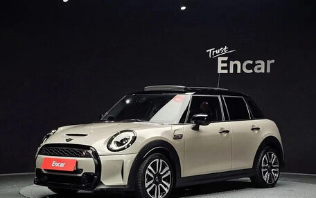 MINI Hatch, 2022 год, 1 560 000 рублей, 1 фотография