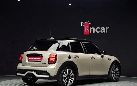 MINI Hatch, 2022 год, 1 560 000 рублей, 3 фотография