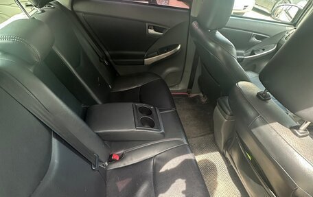 Toyota Prius, 2011 год, 900 000 рублей, 5 фотография