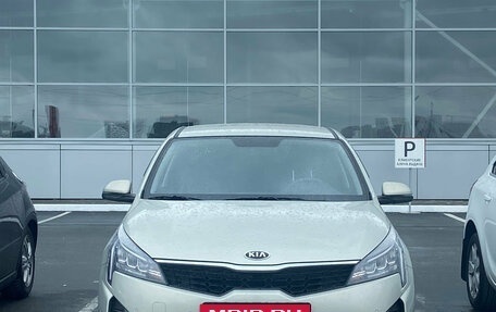 KIA Rio IV, 2020 год, 1 699 000 рублей, 2 фотография
