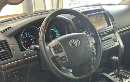Toyota Land Cruiser 200, 2011 год, 2 490 000 рублей, 21 фотография