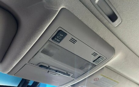 Toyota Land Cruiser 200, 2011 год, 2 490 000 рублей, 23 фотография