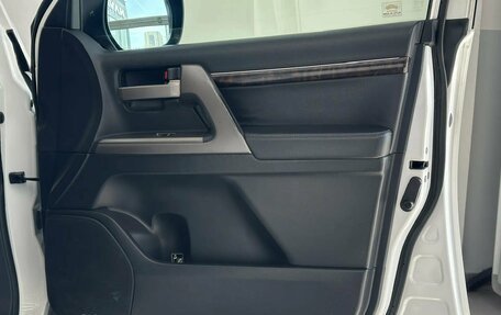Toyota Land Cruiser 200, 2011 год, 2 490 000 рублей, 32 фотография