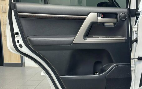 Toyota Land Cruiser 200, 2011 год, 2 490 000 рублей, 33 фотография