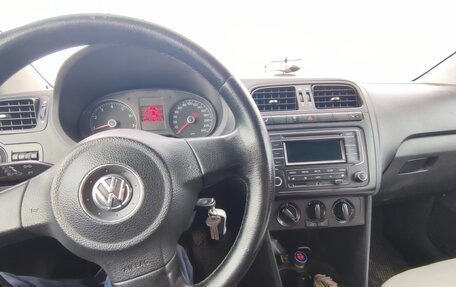Volkswagen Polo VI (EU Market), 2013 год, 450 000 рублей, 2 фотография