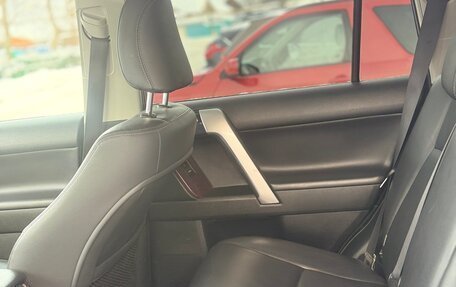 Toyota Land Cruiser Prado 150 рестайлинг 2, 2017 год, 3 280 000 рублей, 4 фотография