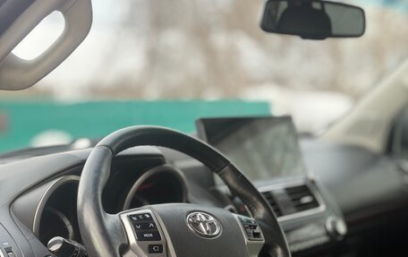 Toyota Land Cruiser Prado 150 рестайлинг 2, 2017 год, 3 280 000 рублей, 5 фотография