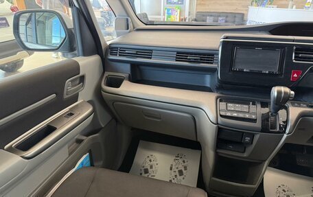 Honda Stepwgn IV, 2018 год, 1 649 000 рублей, 14 фотография