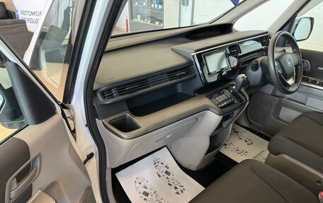 Honda Stepwgn IV, 2018 год, 1 649 000 рублей, 12 фотография