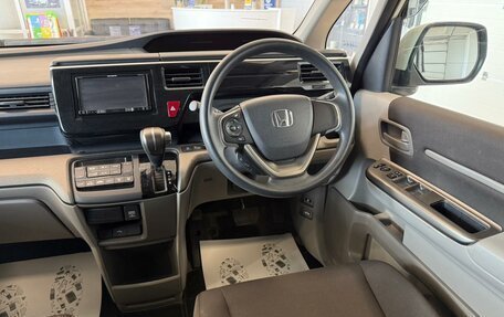 Honda Stepwgn IV, 2018 год, 1 649 000 рублей, 15 фотография