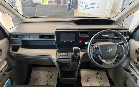 Honda Stepwgn IV, 2018 год, 1 649 000 рублей, 16 фотография