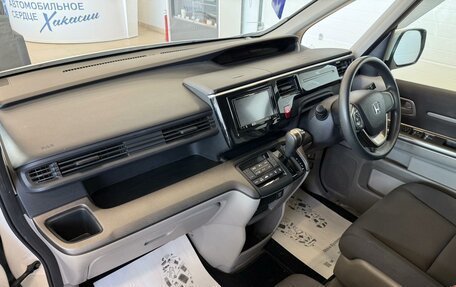 Honda Stepwgn IV, 2018 год, 1 649 000 рублей, 13 фотография