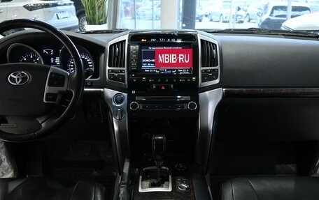 Toyota Land Cruiser 200, 2015 год, 6 800 000 рублей, 7 фотография
