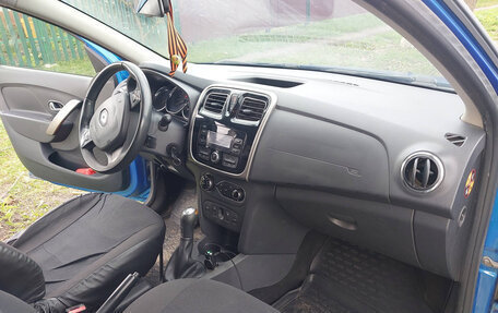 Renault Logan II, 2017 год, 745 000 рублей, 21 фотография