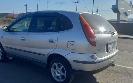 Nissan Tino, 2000 год, 400 000 рублей, 2 фотография