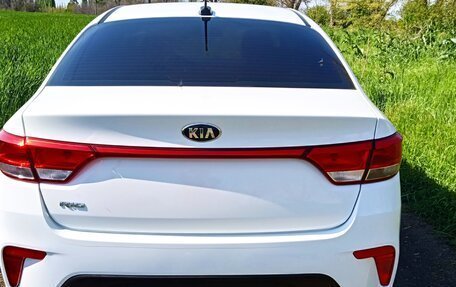 KIA Rio IV, 2018 год, 1 700 000 рублей, 2 фотография