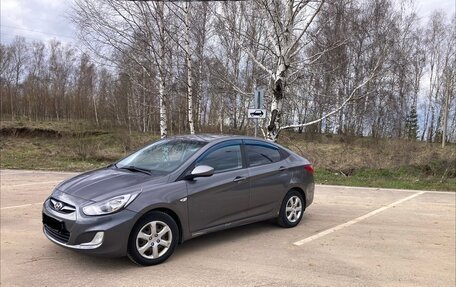 Hyundai Solaris II рестайлинг, 2012 год, 750 000 рублей, 3 фотография