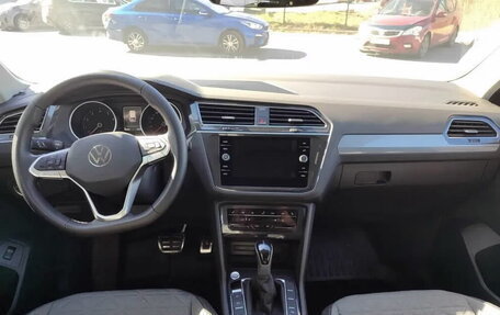 Volkswagen Tiguan II, 2021 год, 3 767 000 рублей, 3 фотография