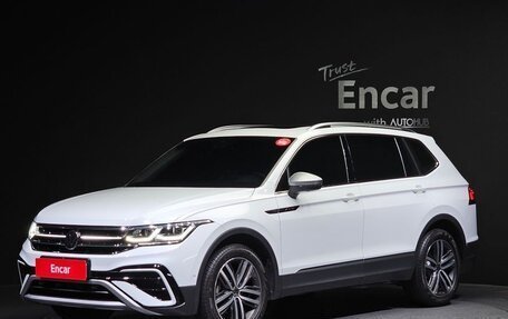 Volkswagen Tiguan II, 2022 год, 4 280 000 рублей, 1 фотография