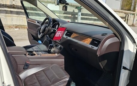 Volkswagen Touareg III, 2010 год, 1 980 000 рублей, 10 фотография