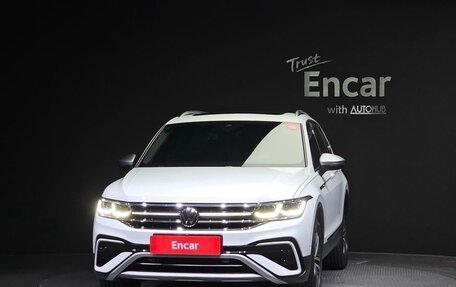Volkswagen Tiguan II, 2022 год, 4 280 000 рублей, 2 фотография