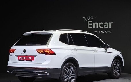 Volkswagen Tiguan II, 2022 год, 4 280 000 рублей, 3 фотография