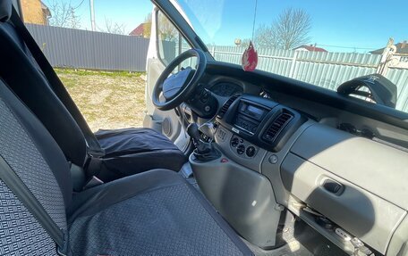 Renault Trafic, 2004 год, 600 000 рублей, 2 фотография