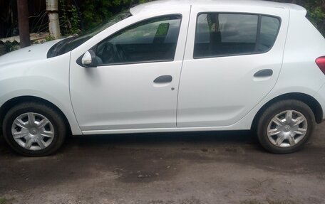 Renault Sandero II рестайлинг, 2013 год, 650 000 рублей, 2 фотография