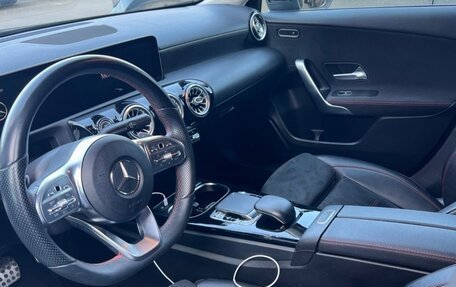 Mercedes-Benz A-Класс, 2018 год, 2 650 000 рублей, 3 фотография