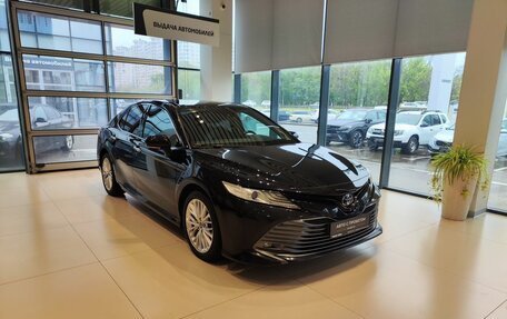Toyota Camry, 2019 год, 3 150 000 рублей, 2 фотография