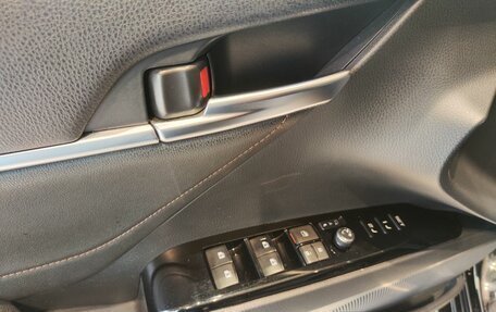 Toyota Camry, 2019 год, 3 150 000 рублей, 10 фотография