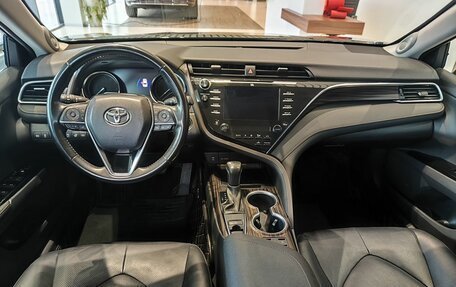 Toyota Camry, 2019 год, 3 150 000 рублей, 5 фотография