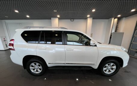 Toyota Land Cruiser Prado 150 рестайлинг 2, 2010 год, 2 690 000 рублей, 2 фотография