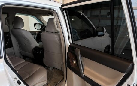 Toyota Land Cruiser Prado 150 рестайлинг 2, 2010 год, 2 690 000 рублей, 24 фотография