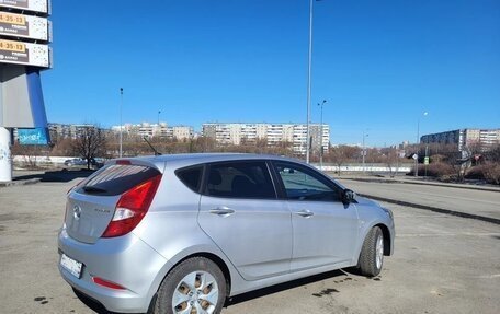 Hyundai Solaris II рестайлинг, 2015 год, 1 100 000 рублей, 3 фотография
