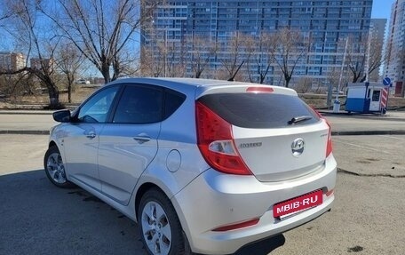 Hyundai Solaris II рестайлинг, 2015 год, 1 100 000 рублей, 4 фотография