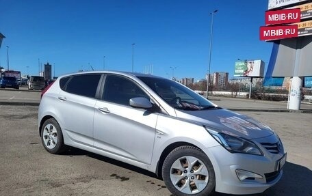 Hyundai Solaris II рестайлинг, 2015 год, 1 100 000 рублей, 2 фотография