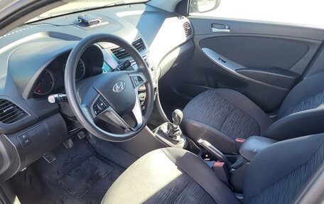 Hyundai Solaris II рестайлинг, 2015 год, 1 100 000 рублей, 13 фотография