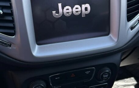 Jeep Compass II, 2020 год, 2 400 000 рублей, 10 фотография