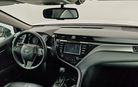 Toyota Camry, 2019 год, 1 899 000 рублей, 10 фотография