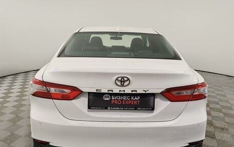Toyota Camry, 2019 год, 1 899 000 рублей, 6 фотография