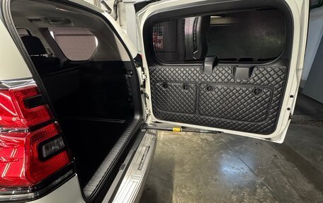 Toyota Land Cruiser Prado 150 рестайлинг 2, 2017 год, 4 300 000 рублей, 14 фотография