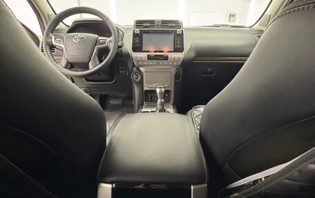 Toyota Land Cruiser Prado 150 рестайлинг 2, 2017 год, 4 300 000 рублей, 19 фотография
