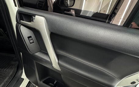 Toyota Land Cruiser Prado 150 рестайлинг 2, 2017 год, 4 300 000 рублей, 24 фотография