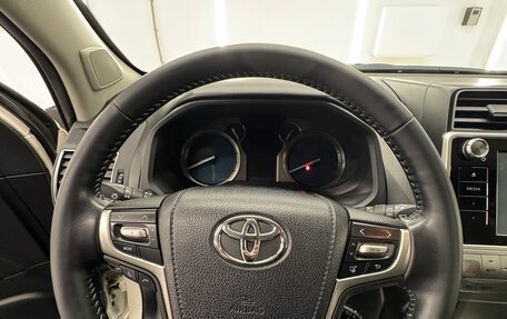Toyota Land Cruiser Prado 150 рестайлинг 2, 2017 год, 4 300 000 рублей, 21 фотография