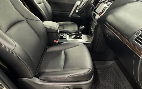 Toyota Land Cruiser Prado 150 рестайлинг 2, 2017 год, 4 300 000 рублей, 26 фотография